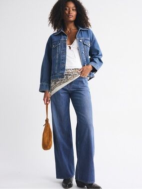 Abercrombie & Fitch High Rise Wide Leg Jean Curve Love Dark Wash 27 SHORT NWT